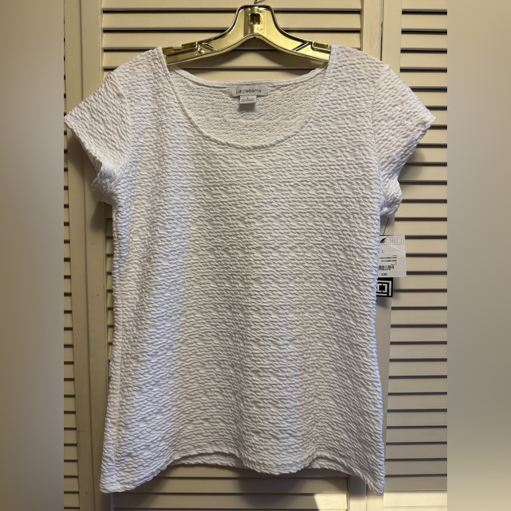 Liz Claiborne Large White Textured Women's Short Sleeve Top. PTP 19”